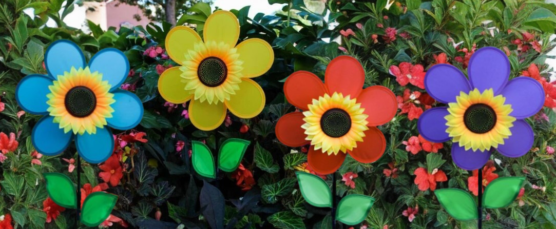 Lawn Spinners + Decoration